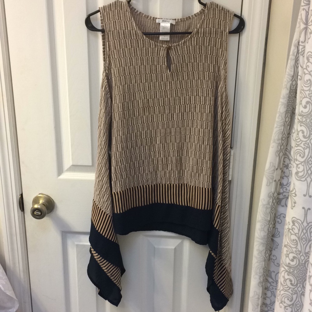 Tan, white and navy Esley sleeveless blouse